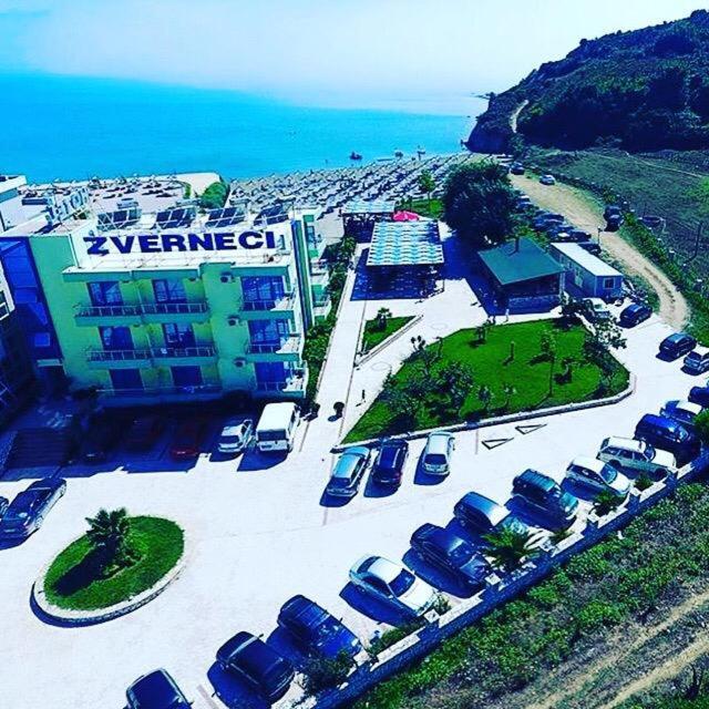 Hotel Zverneci Exterior photo